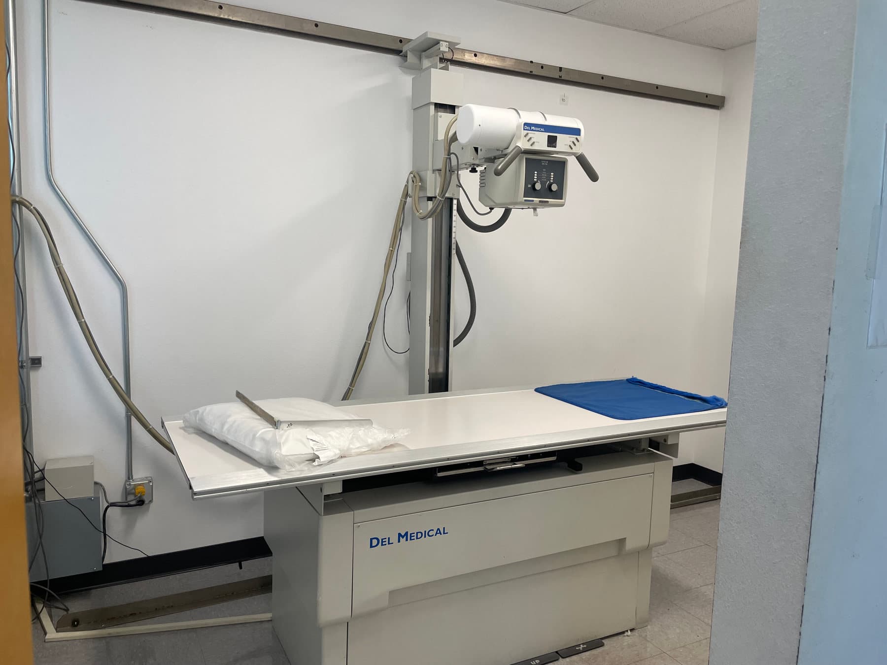X-ray unit and positioning table in the CCI Oxnard Limited Permit X-Ray Technician lab.